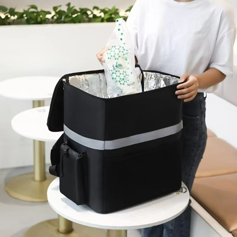 Thermal cooler backpack for the delivery and storage of food products